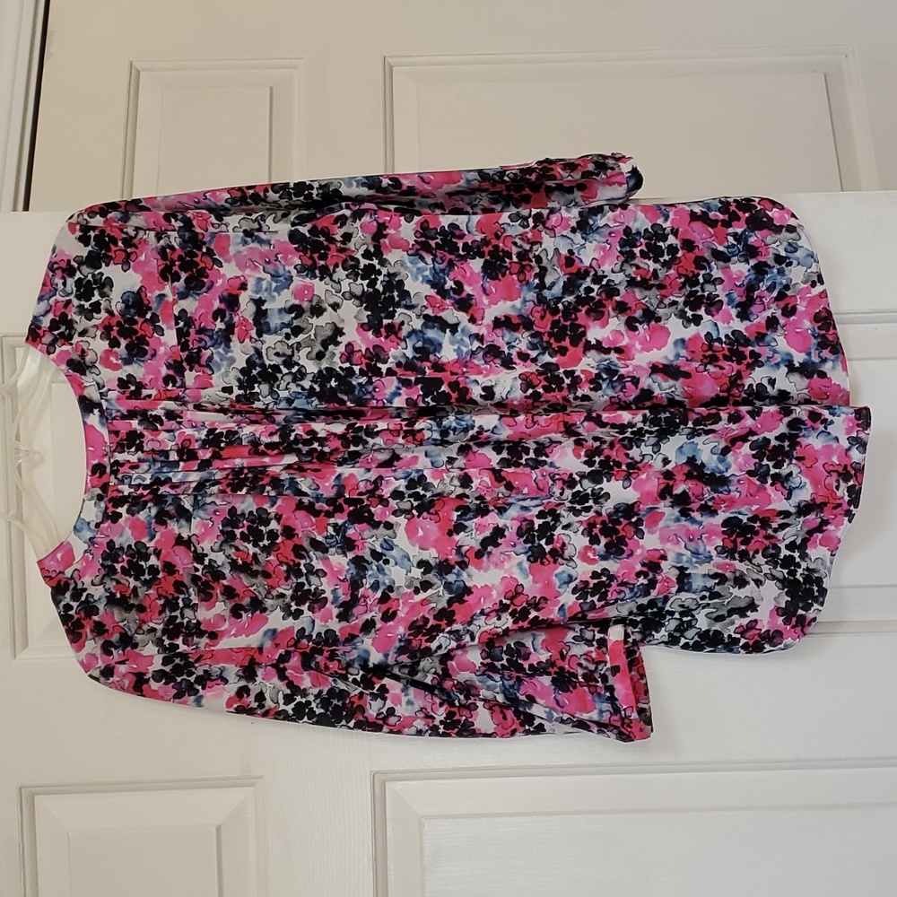 Blouse size medium. - Picture 3 of 8